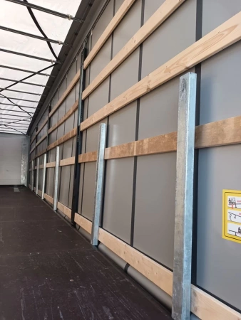 Шторный полуприцеп FLIEGL SDS 350 с кониками детальное фото - Spec-Trucks