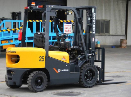 Газовый автопогрузчик 2,5 тонны LiuGong CPCD25 | Высота подъема 3м детальное фото - купить в Spec-Trucks Газовый автопогрузчик 2,5 тонны LiuGong CPCD25 | Высота подъема 3м детальное фото - Spec-Trucks