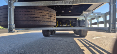 Самосвальный полуприцеп САТ 150 90 м3 с подвижным полом детальное фото - Spec-Trucks