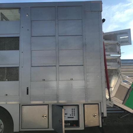 Полуприцеп скотовоз БАЛТСПЕЦМАШ БСМ 94531 с подъемными полами детальное фото - Spec-Trucks