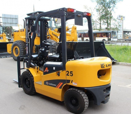 Газовый автопогрузчик 2,5 тонны LiuGong CPCD25 | Высота подъема 3м детальное фото - купить в Spec-Trucks Газовый автопогрузчик 2,5 тонны LiuGong CPCD25 | Высота подъема 3м детальное фото - Spec-Trucks