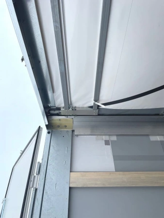 Шторно-бортовой полуприцеп FLIEGL SDS 350 с кониками детальное фото - Spec-Trucks