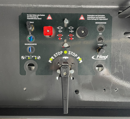 Шторно-бортовой полуприцеп FLIEGL SDS 350 с кониками детальное фото - Spec-Trucks