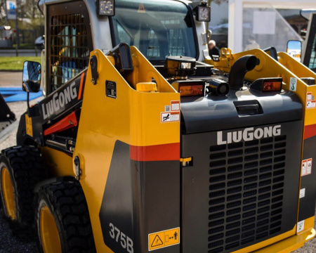 Мини погрузчик LiuGong CLG375B 1000 кг детальное фото - смотреть и выбрать в Spec-Trucks Мини погрузчик LiuGong CLG375B 1000 кг детальное фото - Spec-Trucks