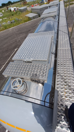 Полуприцеп битумовоз Сеспель SF4B32 32 м3 4 оси детальное фото - Spec-Trucks