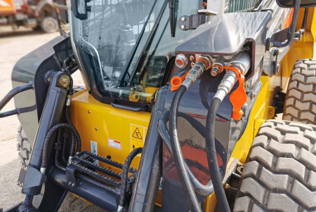 Фронтальный мини погрузчик LiuGong CLG385B 1200 кг детальное фото - смотреть и выбрать в Spec-Trucks Фронтальный мини погрузчик LiuGong CLG385B 1200 кг детальное фото - Spec-Trucks