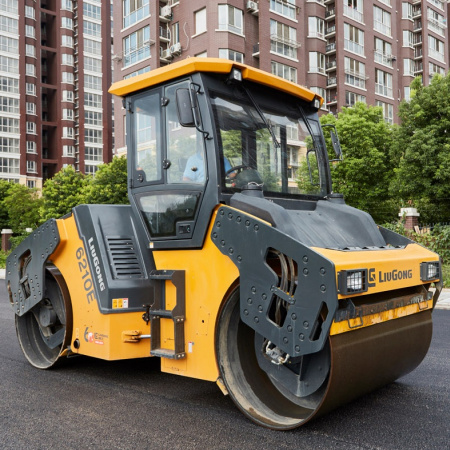 Тяжелый асфальтовый каток LIUGONG CLG6210E 10 тонн детальное фото - смотреть и выбрать в Spec-Trucks Тяжелый асфальтовый каток LIUGONG CLG6210E 10 тонн детальное фото - Spec-Trucks