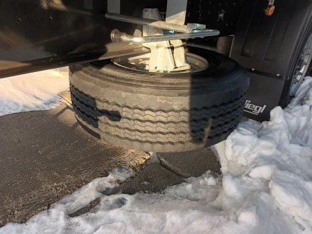 Шторный полуприцеп FLIEGL SDS 350 с кониками детальное фото - Spec-Trucks