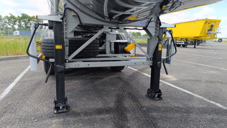 Полуприцеп битумовоз Сеспель SF4B32 32 м3 4 оси детальное фото - Spec-Trucks