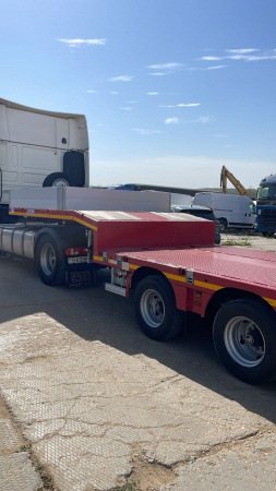 Низкорамный раздвижной полуприцеп трал (тяжеловоз) MAX TRAILER (FAYMONVILLE) F-S46-1AAB детальное фото - Spec-Trucks