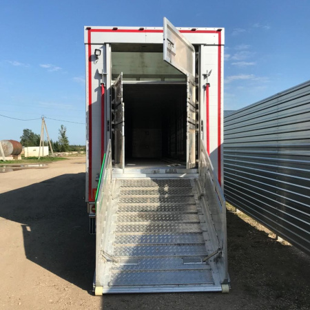 Полуприцеп скотовоз БАЛТСПЕЦМАШ БСМ 94531 с подъемными полами детальное фото - Spec-Trucks