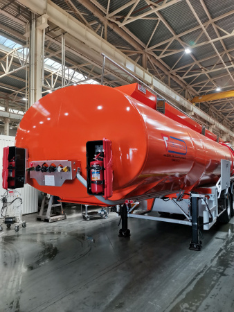 Полуприцеп бензовоз СЕСПЕЛЬ SF3332 32 м3 алюминиевый детальное фото - Spec-Trucks