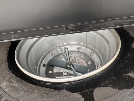 Полуприцеп мусоровоз с подвижным полом САТ 150 90 м3 детальное фото - Spec-Trucks