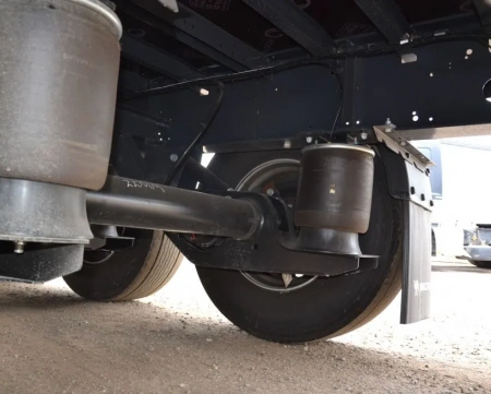 Шторно-бортовой полуприцеп Wielton NS 3KB с кониками детальное фото - Spec-Trucks