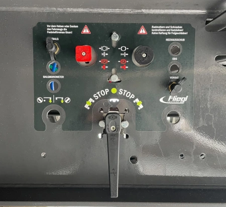 Шторно-бортовой полуприцеп FLIEGL SDS 350 с кониками детальное фото - Spec-Trucks