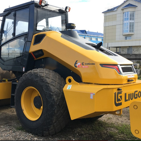Грунтовый каток LiuGong CLG6614E 14 тонн детальное фото - смотреть и выбрать в Spec-Trucks Грунтовый каток LiuGong CLG6614E 14 тонн детальное фото - Spec-Trucks