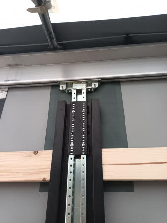 Тентованный полуприцеп FLIEGL SDS 350 шторный с кониками детальное фото - Spec-Trucks