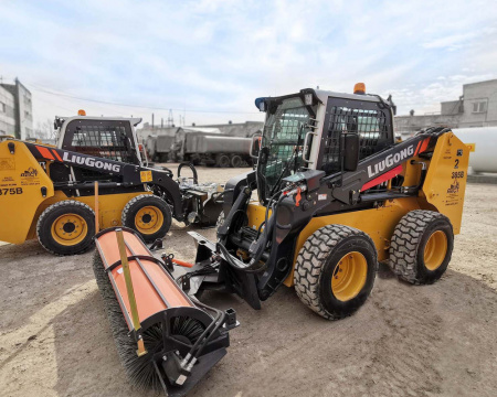 Фронтальный мини погрузчик LiuGong CLG385B 1200 кг детальное фото - смотреть и выбрать в Spec-Trucks Фронтальный мини погрузчик LiuGong CLG385B 1200 кг детальное фото - Spec-Trucks