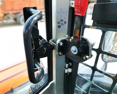 Фронтальный мини погрузчик LiuGong CLG385B 1200 кг детальное фото - смотреть и выбрать в Spec-Trucks Фронтальный мини погрузчик LiuGong CLG385B 1200 кг детальное фото - Spec-Trucks