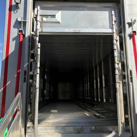 Полуприцеп скотовоз БАЛТСПЕЦМАШ БСМ 94531 с подъемными полами детальное фото - Spec-Trucks