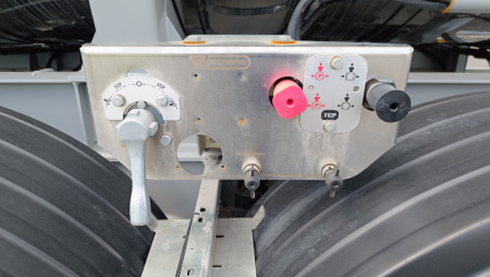 Полуприцеп битумовоз Сеспель SF4B32 32 м3 4 оси детальное фото - Spec-Trucks