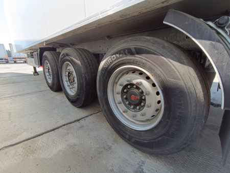 Изотермический полуприцеп КУПАВА 93FL00 (9FL3) на шасси FLIEGL (Германия) детальное фото - Spec-Trucks