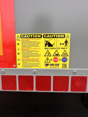 Полуприцеп мусоровоз с подвижным полом САТ 150 90 м3 детальное фото - Spec-Trucks