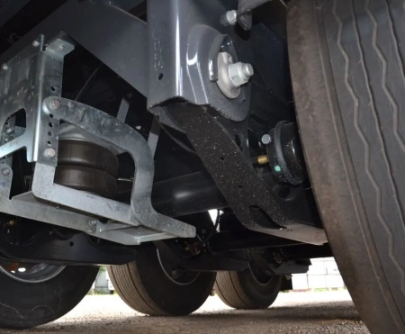 Шторно-бортовой полуприцеп Wielton NS 3KB с кониками детальное фото - Spec-Trucks