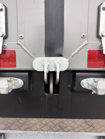 Полуприцеп мусоровоз с подвижным полом САТ 150 90 м3 детальное фото - Spec-Trucks