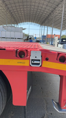 Низкорамный раздвижной полуприцеп трал (тяжеловоз) MAX TRAILER (FAYMONVILLE) F-S46-1AAB детальное фото - Spec-Trucks